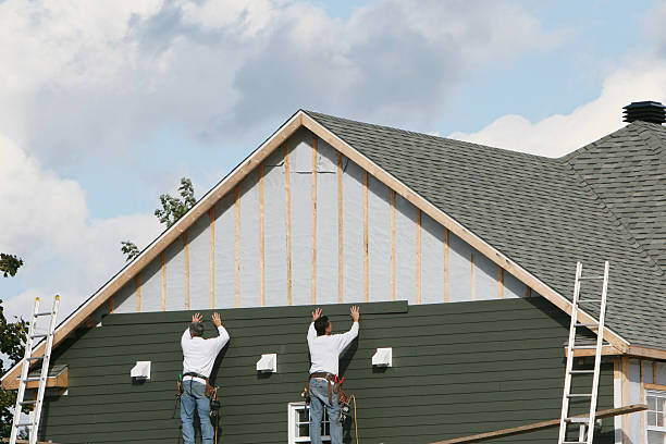 Professional Siding Repair technician working in Edison, GA